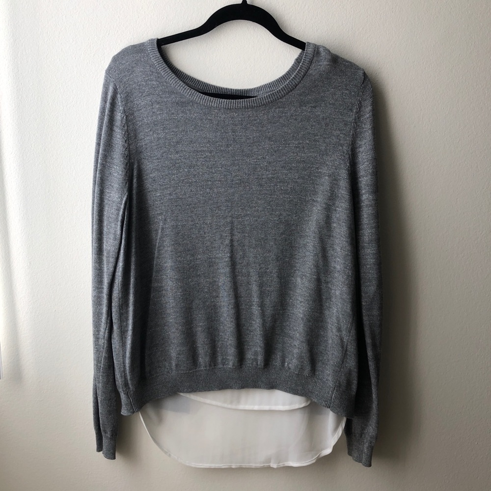 LIGHTWEIGHT GREY SWEATER WITH WHITE UNDERLAY